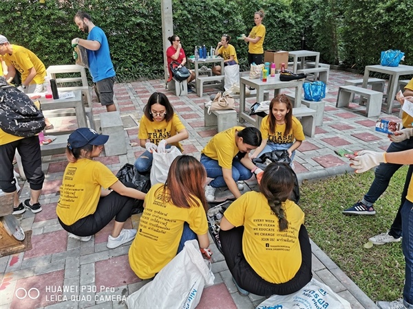 นิสิตคณะวัฒนธรรมสิ่งแวดล้อมและการท่องเที่ยวเชิงนิเวศร่วมกับอาสาสมัคร Trash Hero Bangkok  ร่วมเก็บขยะและคัดแยกขยะ มหาวิทยาลัยศรีนครินทรวิโรฒ
