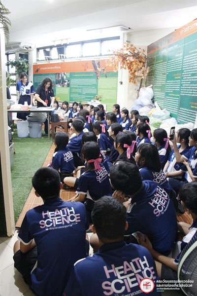 คณะครูและนักเรียนจากโรงเรียนเตรียมอุดมศึกษาพัฒนาการ ปทุมธานี เข้าศึกษาดูงานการแปรรูปฝาขวดน้ำพลาสติก