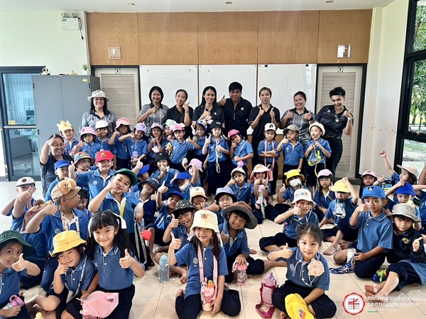การศึกษาเรียนรู้ เรื่อง "นวัตกรรมการผลิตไข่ผำโรงเรือนระบบปิด"